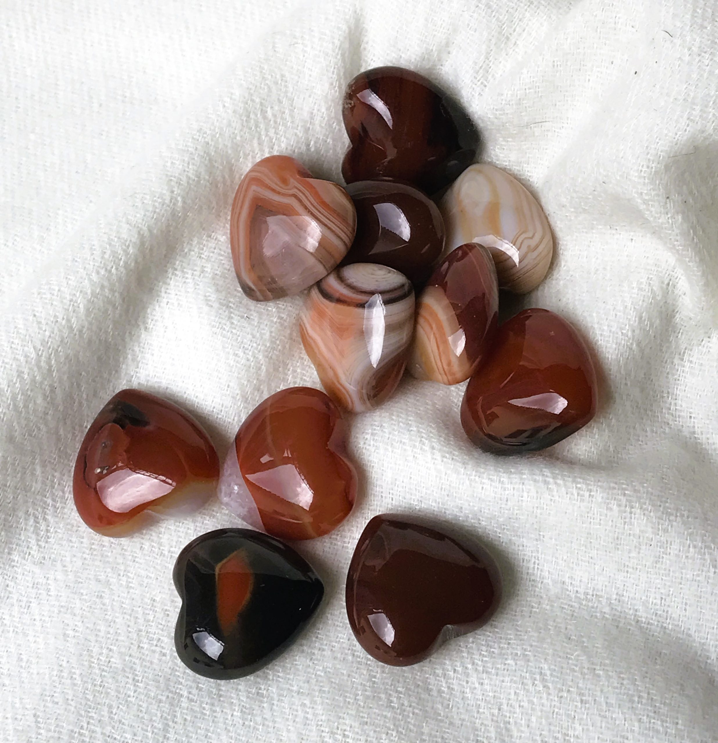 Corazones en Cornalina cristales para el chakra sacro, chakra raíz en Cali